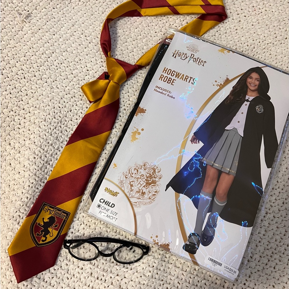 Harry Potter Hogwarts Robe - Picture 3 of 6